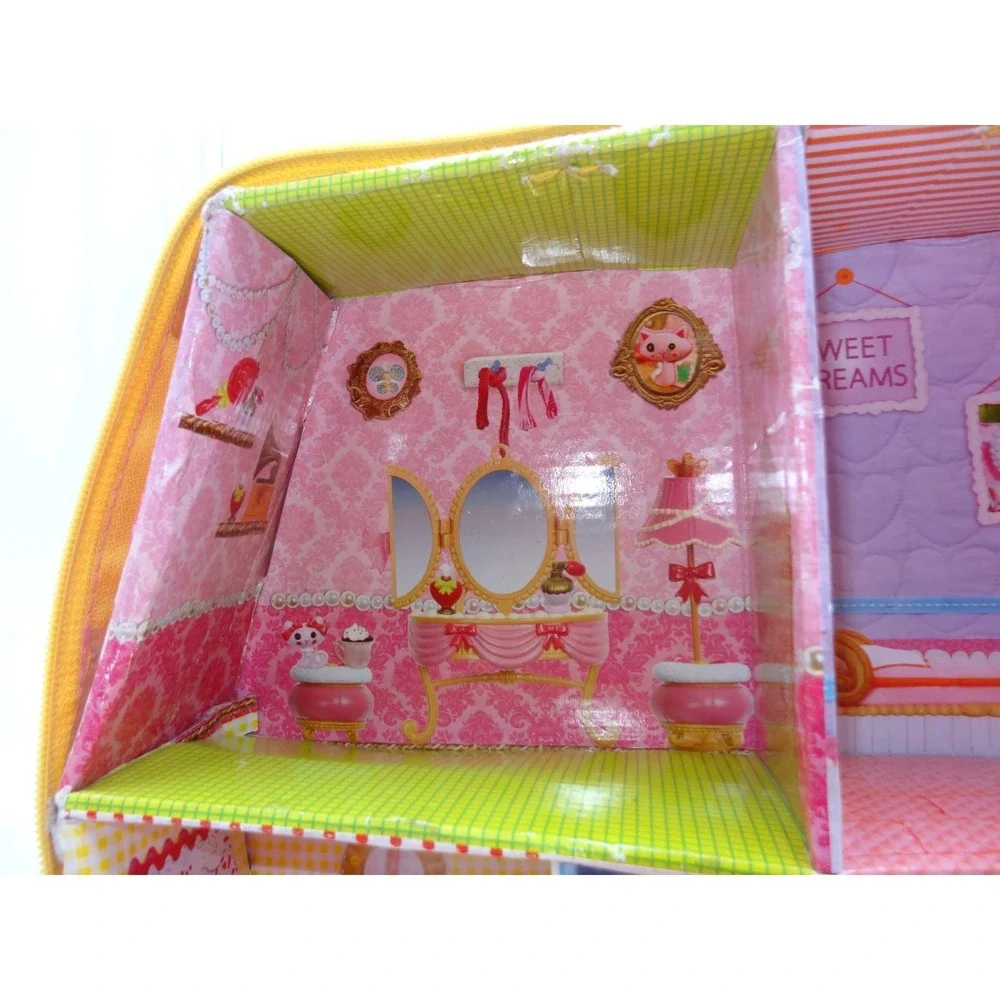 Lalaloopsy Carry Along Case & Doll House  2 Mini Dolls included Sunny‎ and Spot